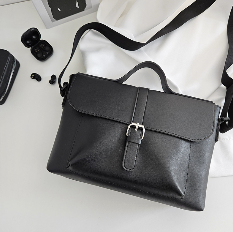 レザー調クロスマグネットボタンショルダーバッグ | 詳細画像12