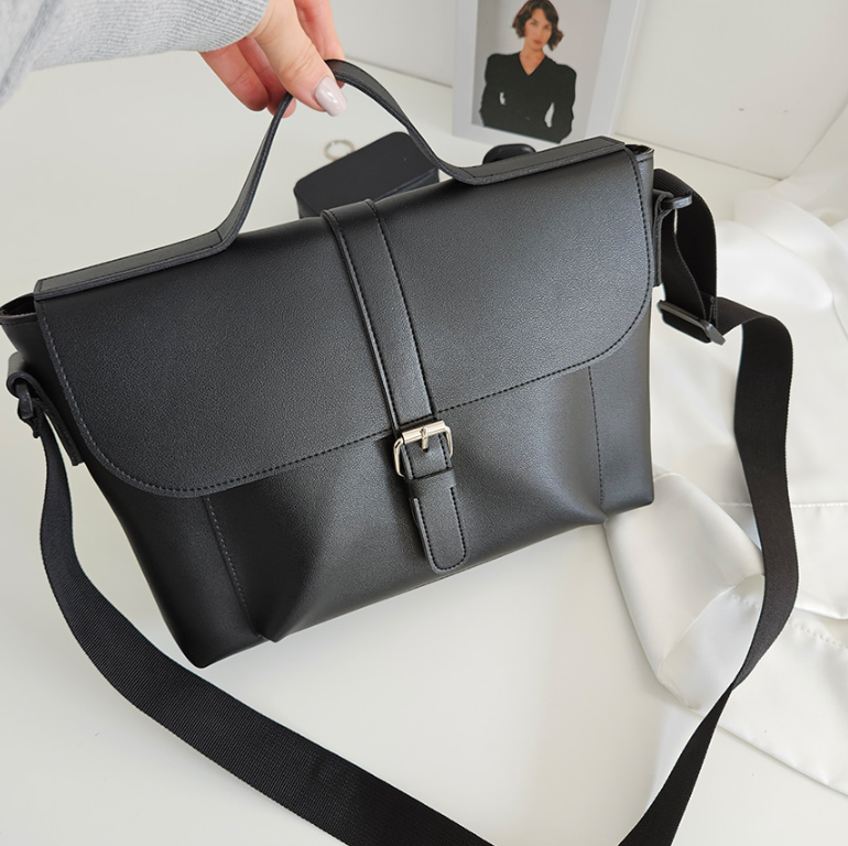 レザー調クロスマグネットボタンショルダーバッグ | 詳細画像13