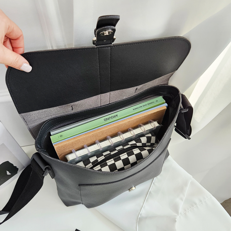 レザー調クロスマグネットボタンショルダーバッグ | 詳細画像15