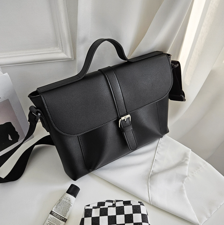 レザー調クロスマグネットボタンショルダーバッグ | 詳細画像16