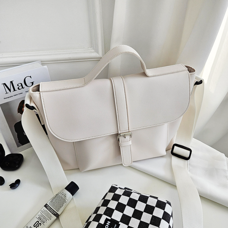 レザー調クロスマグネットボタンショルダーバッグ | 詳細画像17