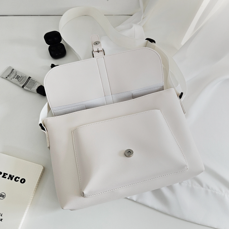 レザー調クロスマグネットボタンショルダーバッグ | 詳細画像20