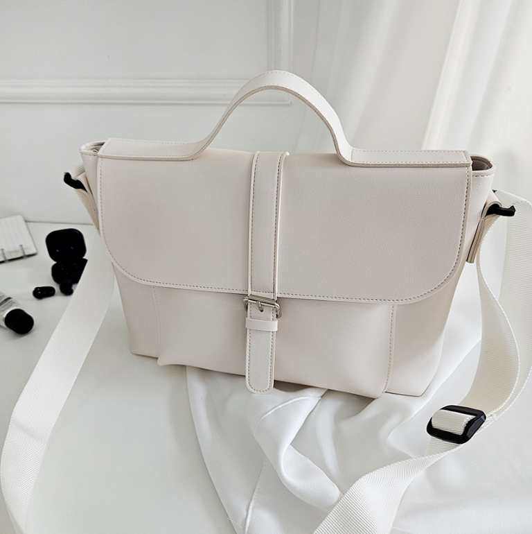 レザー調クロスマグネットボタンショルダーバッグ | 詳細画像22