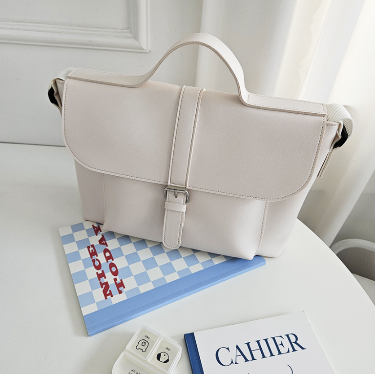 レザー調クロスマグネットボタンショルダーバッグ | 詳細画像24