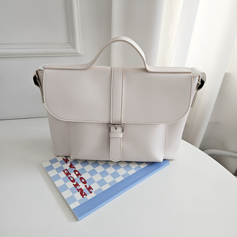 レザー調クロスマグネットボタンショルダーバッグ | 詳細画像25