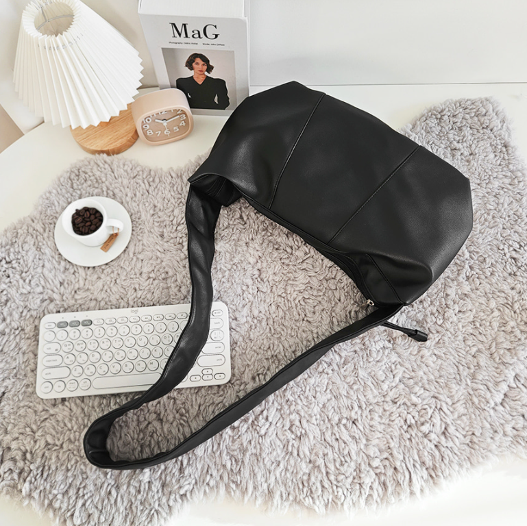 レザー調ジップアップシャーリングドローストリングラインショルダーバッグ | 詳細画像16