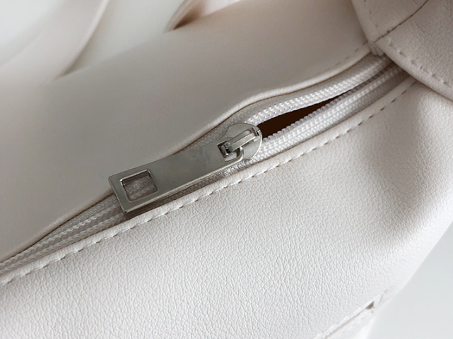 レザー調ジップアップバックルショルダーバッグ | 詳細画像17