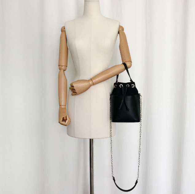 レザー調コンビドローストリングチェーンハンドバッグストラップ付 | 詳細画像2