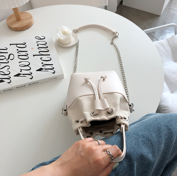 レザー調コンビドローストリングチェーンハンドバッグストラップ付 | 詳細画像12