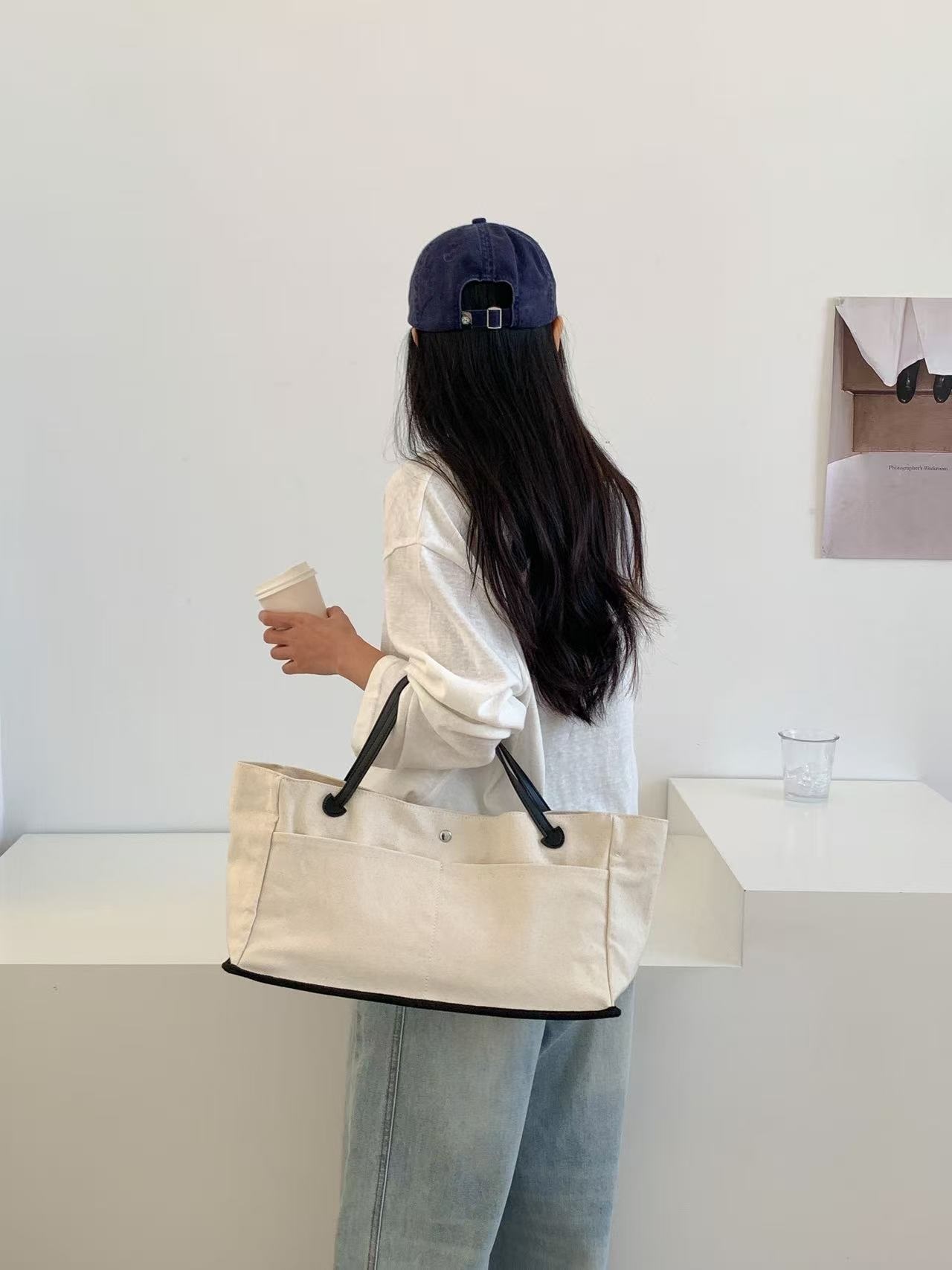 レザー調ビッグマグネットボタンハンドバッグ | 詳細画像2