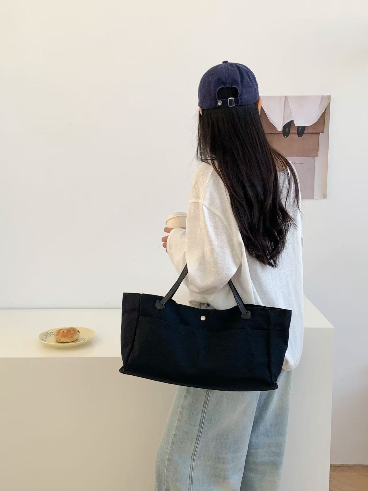 レザー調ビッグマグネットボタンハンドバッグ | 詳細画像5