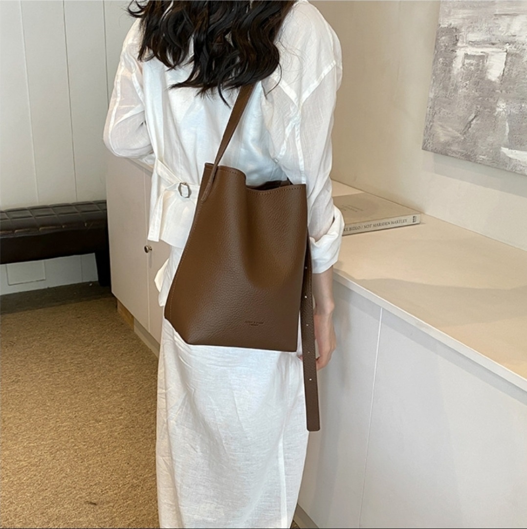 レザー調バックルマグネットボタンロゴショルダーバッグポーチ付 | 詳細画像4