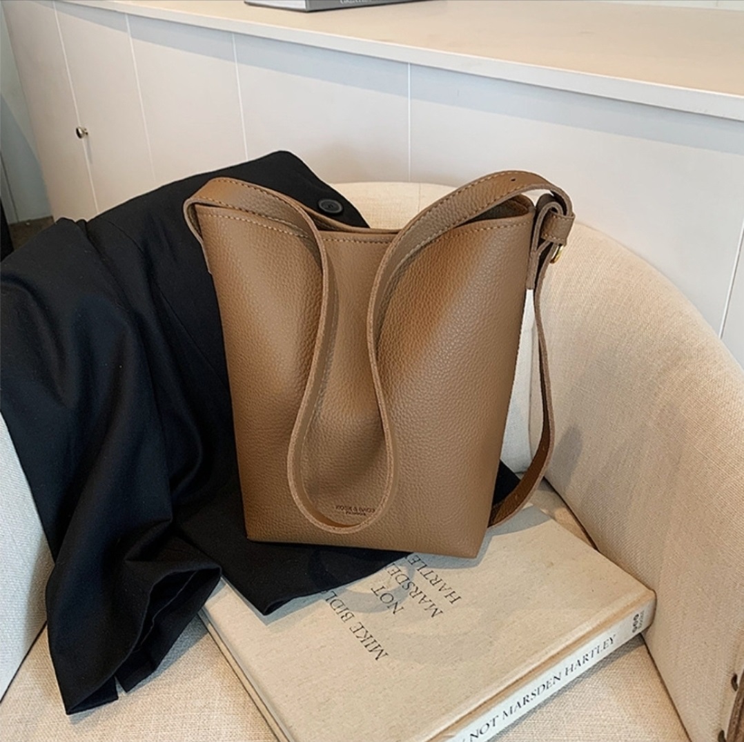 レザー調バックルマグネットボタンロゴショルダーバッグポーチ付 | 詳細画像8