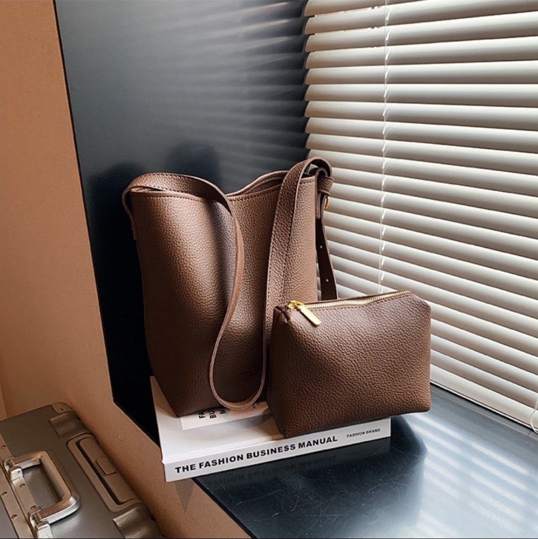 レザー調バックルマグネットボタンロゴショルダーバッグポーチ付 | 詳細画像11