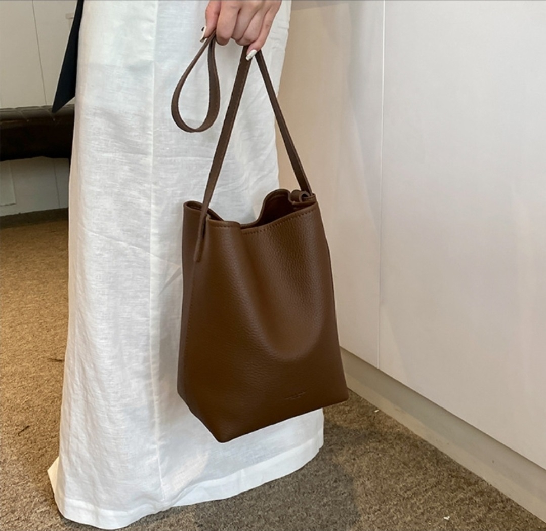 レザー調バックルマグネットボタンロゴショルダーバッグポーチ付 | 詳細画像3