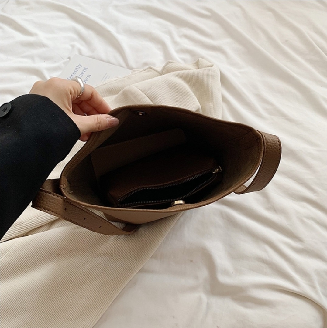 レザー調バックルマグネットボタンロゴショルダーバッグポーチ付 | 詳細画像13