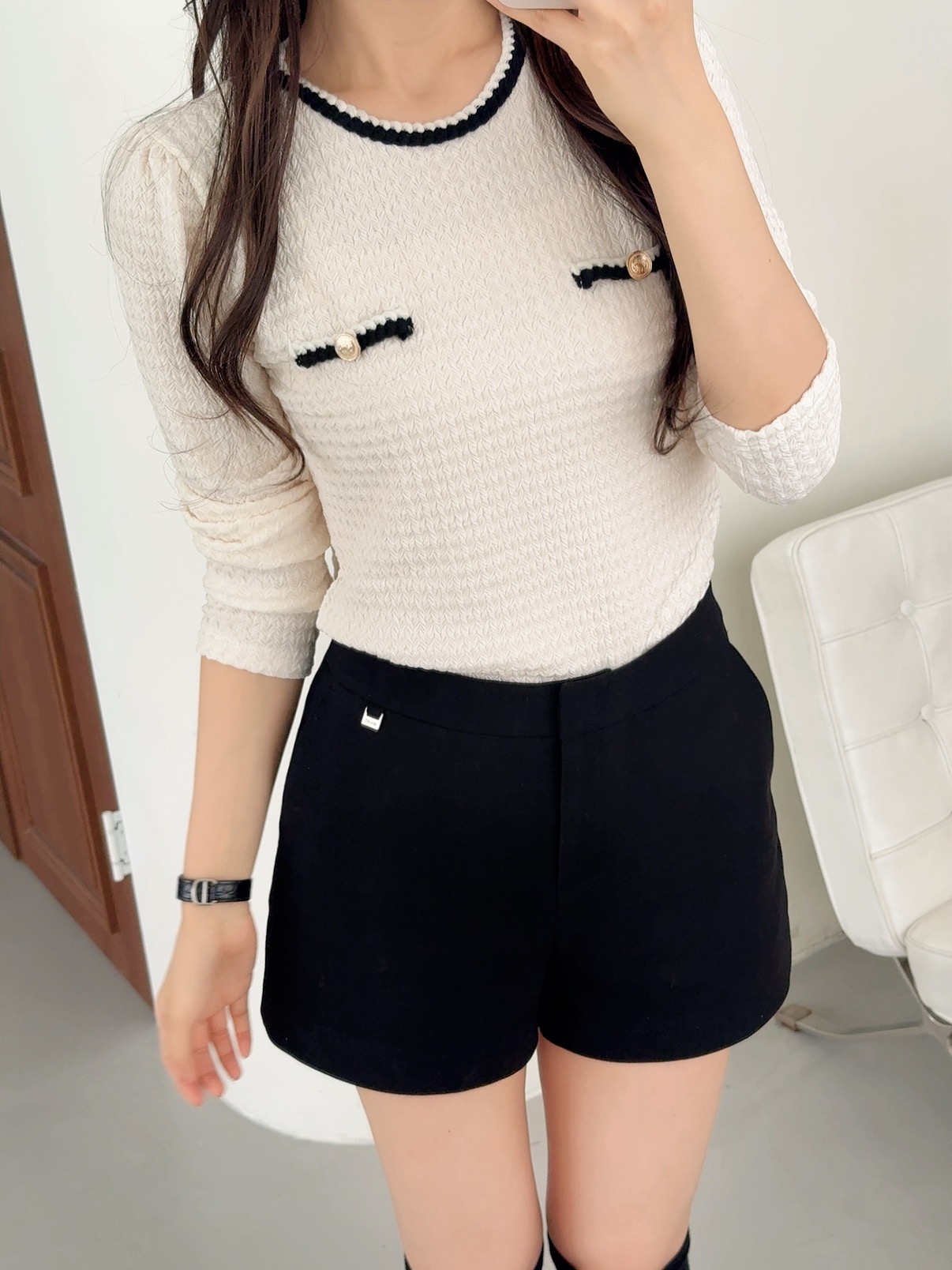 エンボスラウンドネックパフスリーブ長袖フェイクボタン配色ケーブルニット | 詳細画像5