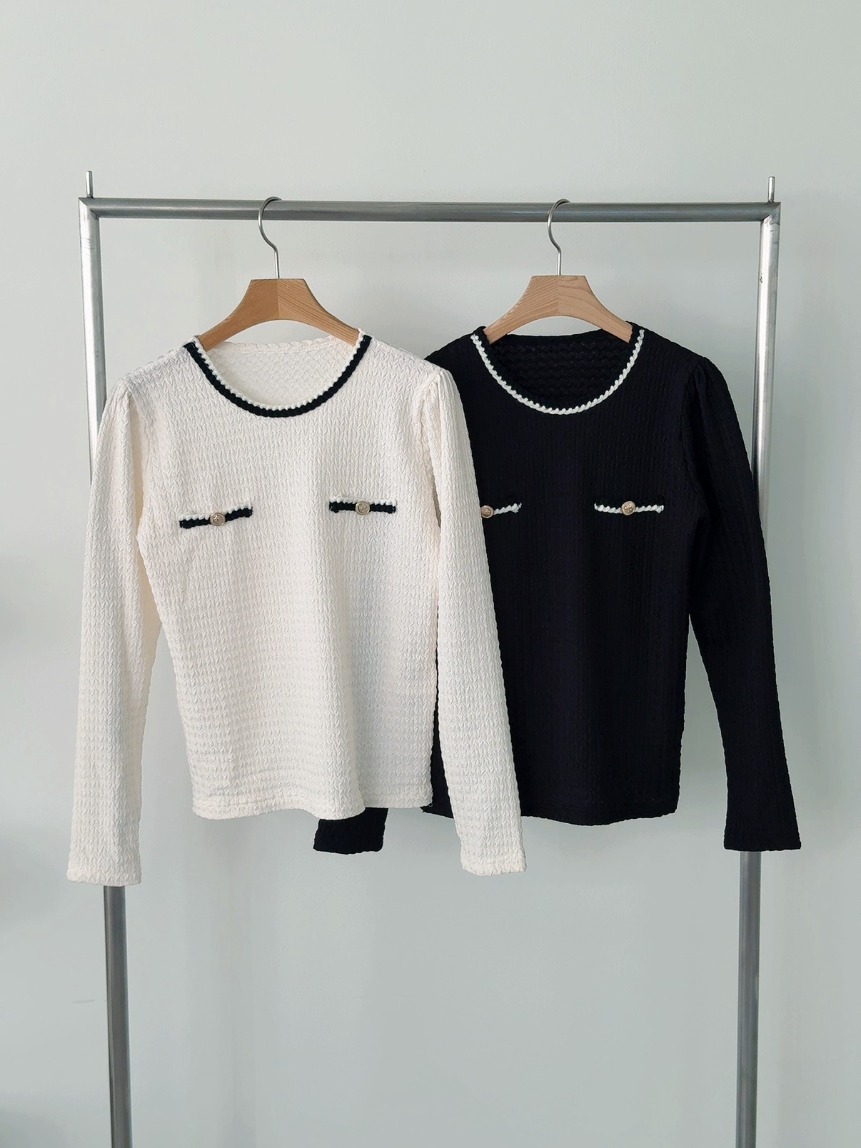 エンボスラウンドネックパフスリーブ長袖フェイクボタン配色ケーブルニット | 詳細画像13