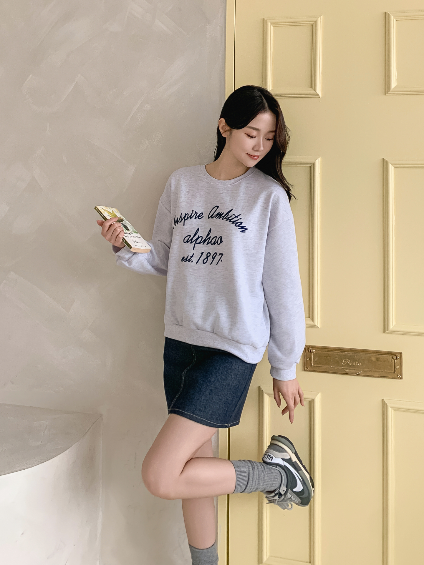 ラウンドネックルーズ長袖刺繍スウェット | 詳細画像9