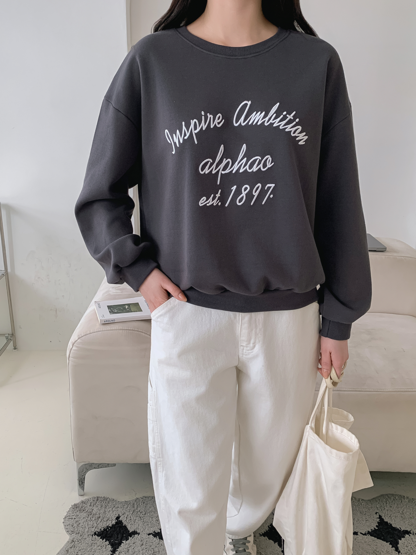 ラウンドネックルーズ長袖刺繍スウェット | 詳細画像18