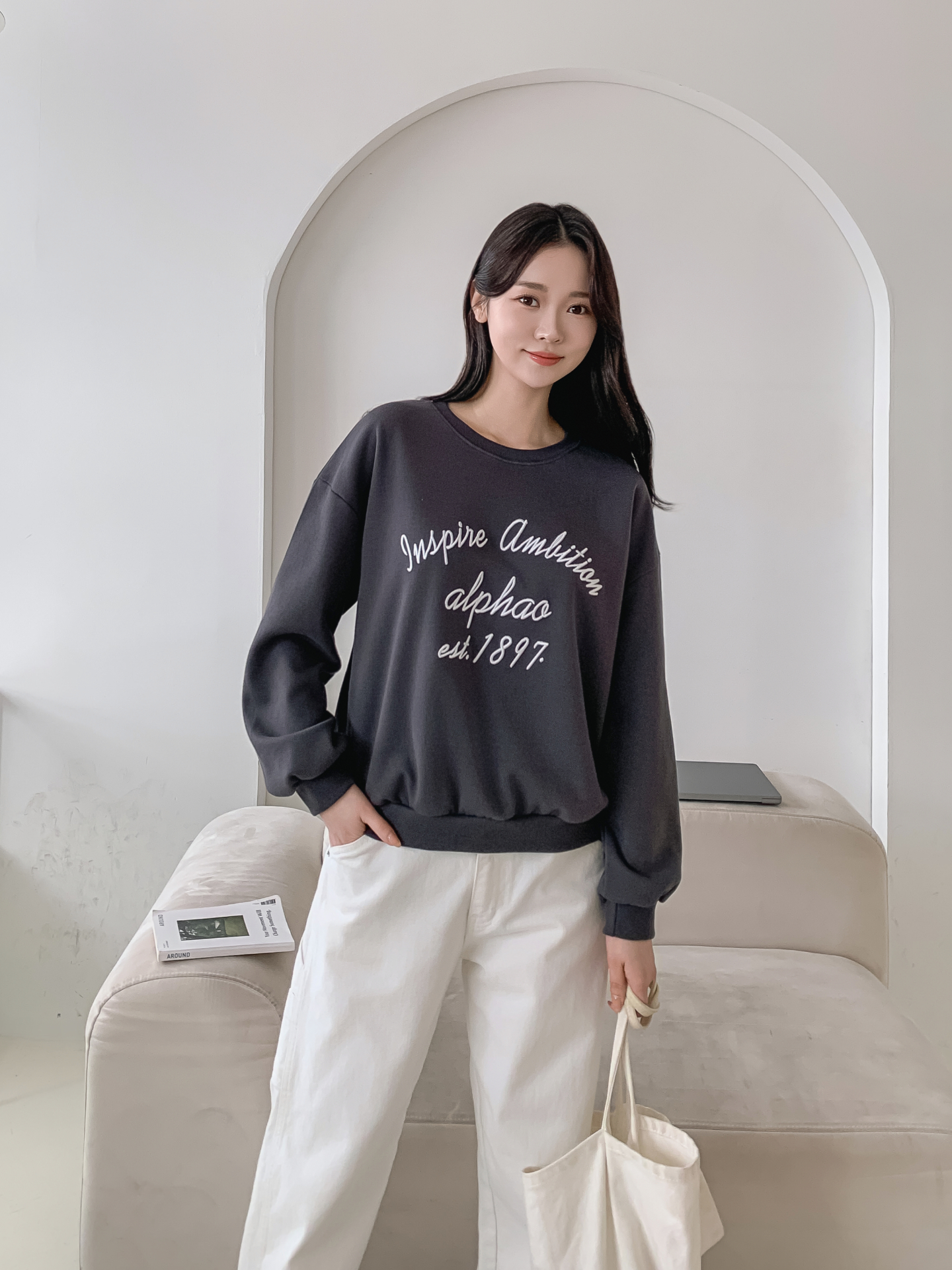 ラウンドネックルーズ長袖刺繍スウェット | 詳細画像19