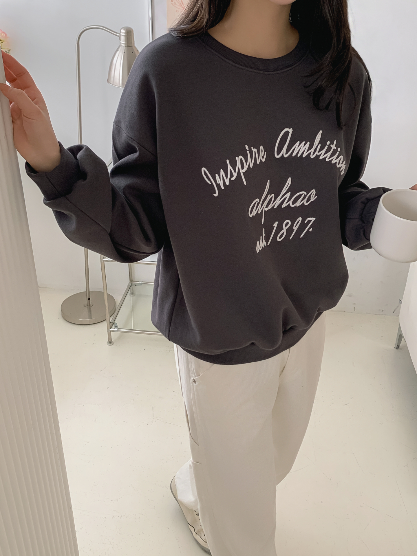 ラウンドネックルーズ長袖刺繍スウェット | 詳細画像26