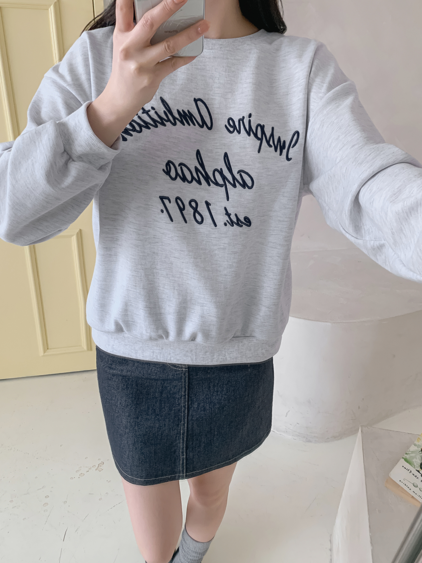 ラウンドネックルーズ長袖刺繍スウェット | レディースファッション