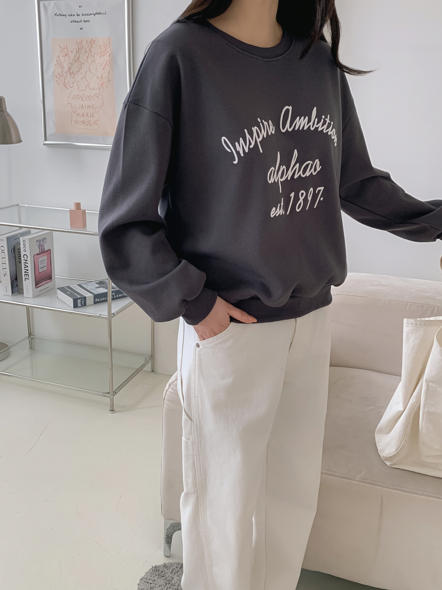 ラウンドネックルーズ長袖刺繍スウェット | レディースファッション