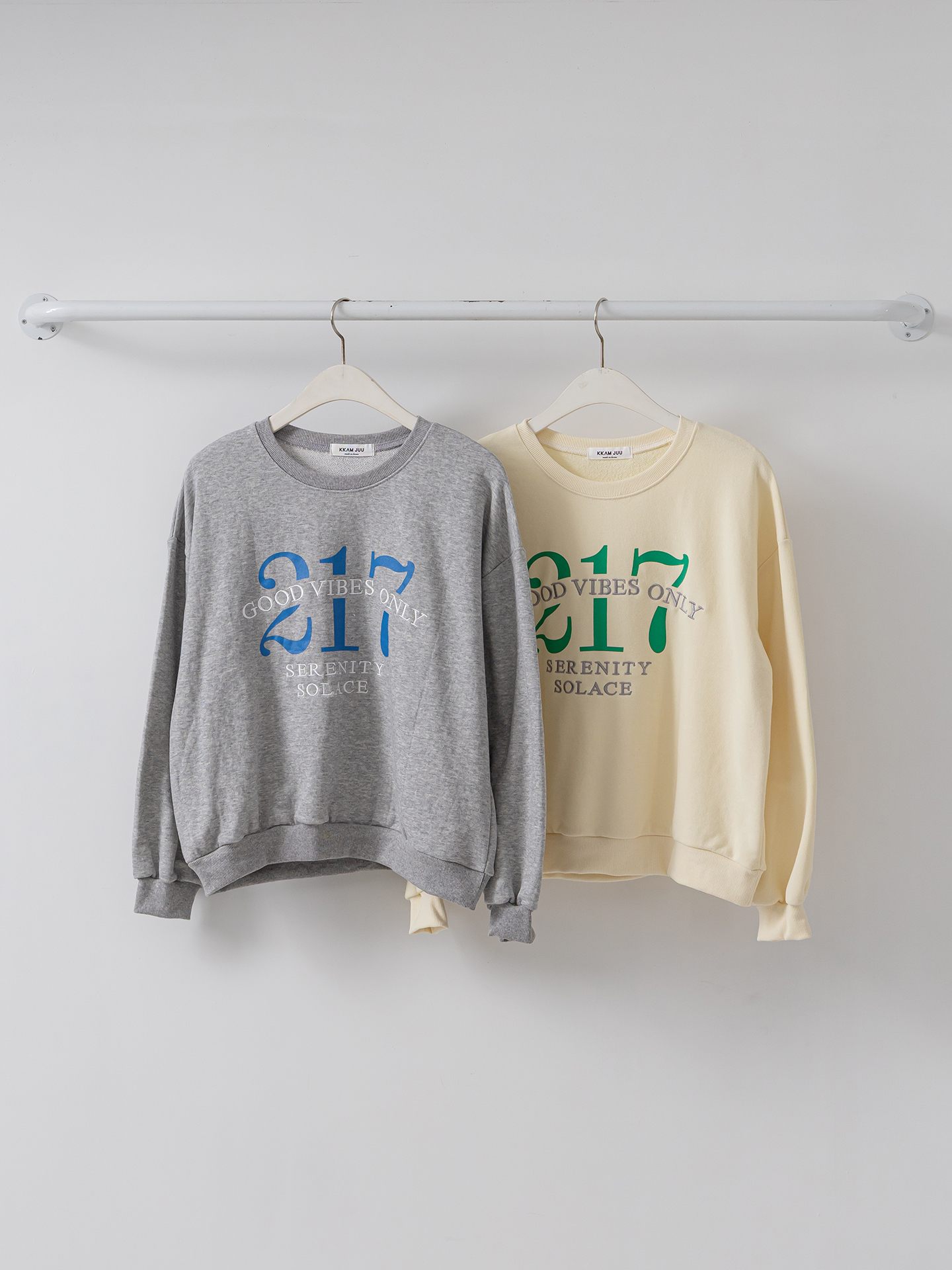 ラウンドネックルーズ長袖刺繍プリントスウェット | 詳細画像17