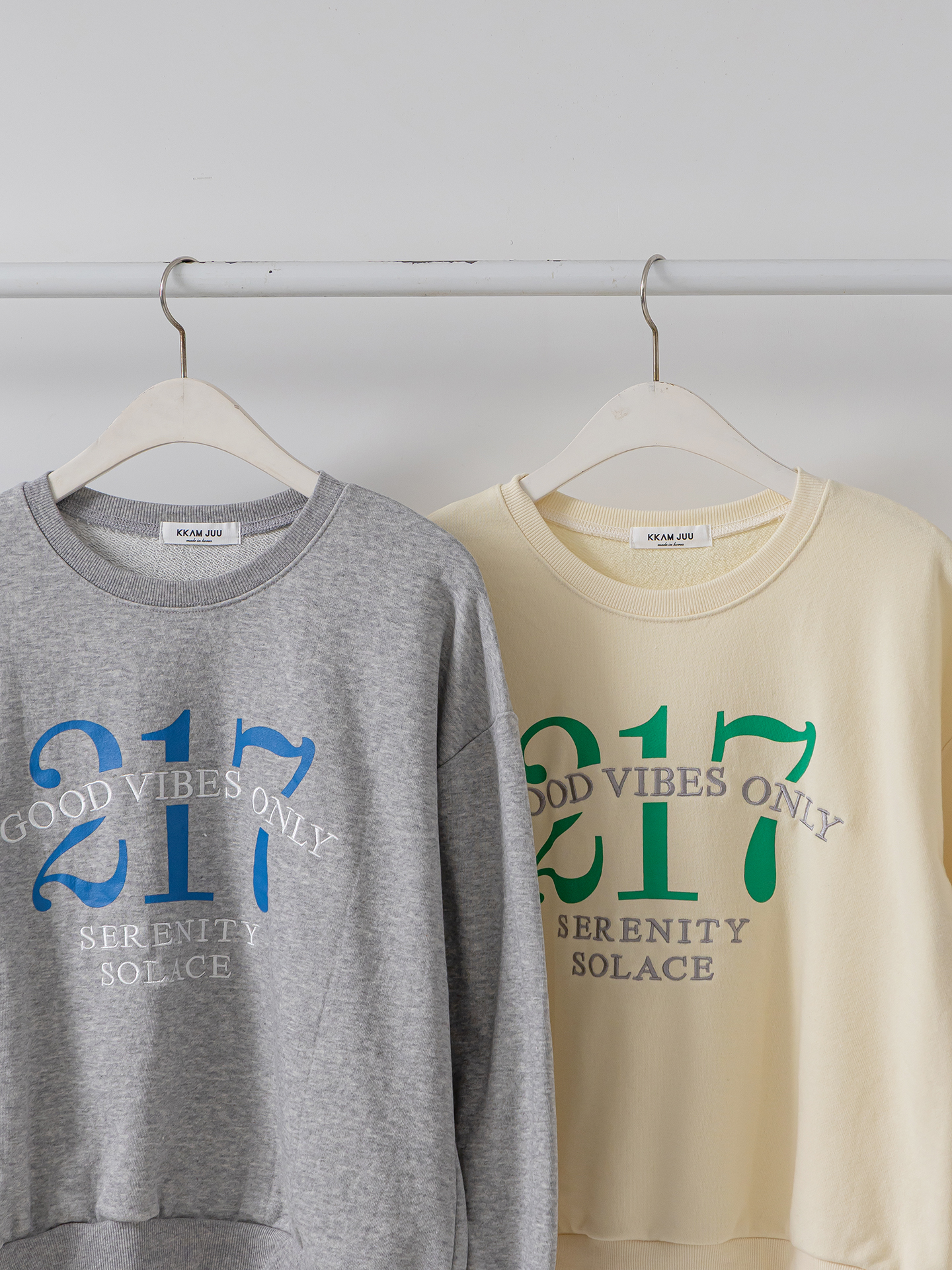 ラウンドネックルーズ長袖刺繍プリントスウェット | 詳細画像18