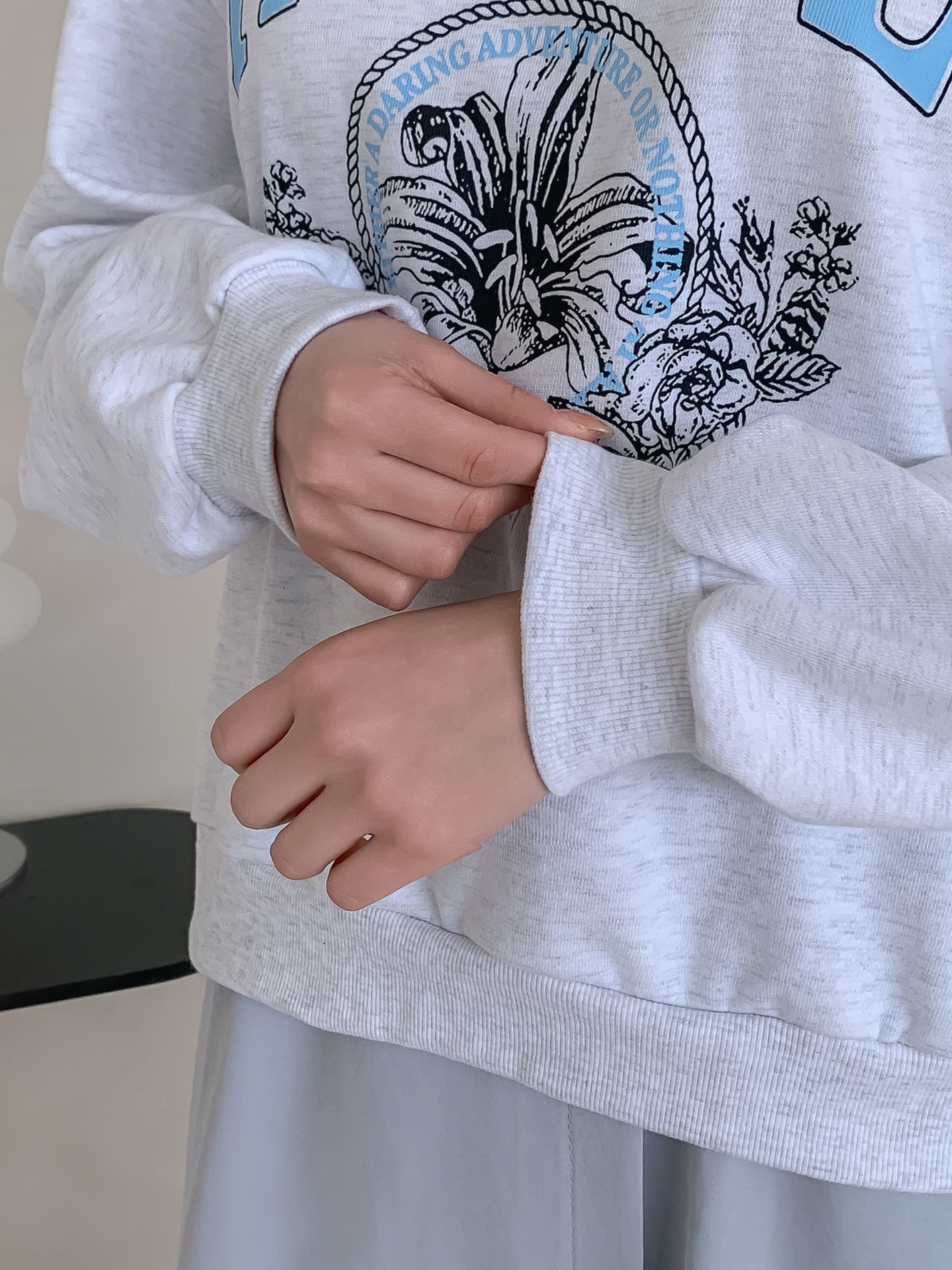 ラウンドネックルーズ長袖プリントスウェット | 詳細画像25