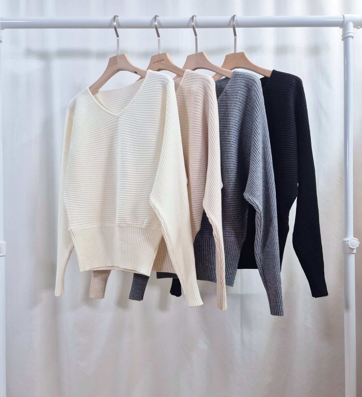 Vネックラグランルーズ長袖ボーダーニット | 詳細画像6