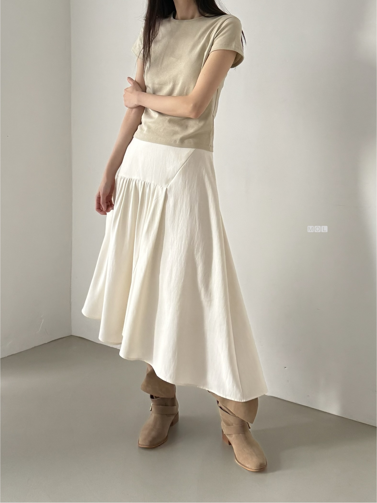 バックゴムロングアンバランスギャザーフレア無地スカート | 詳細画像2