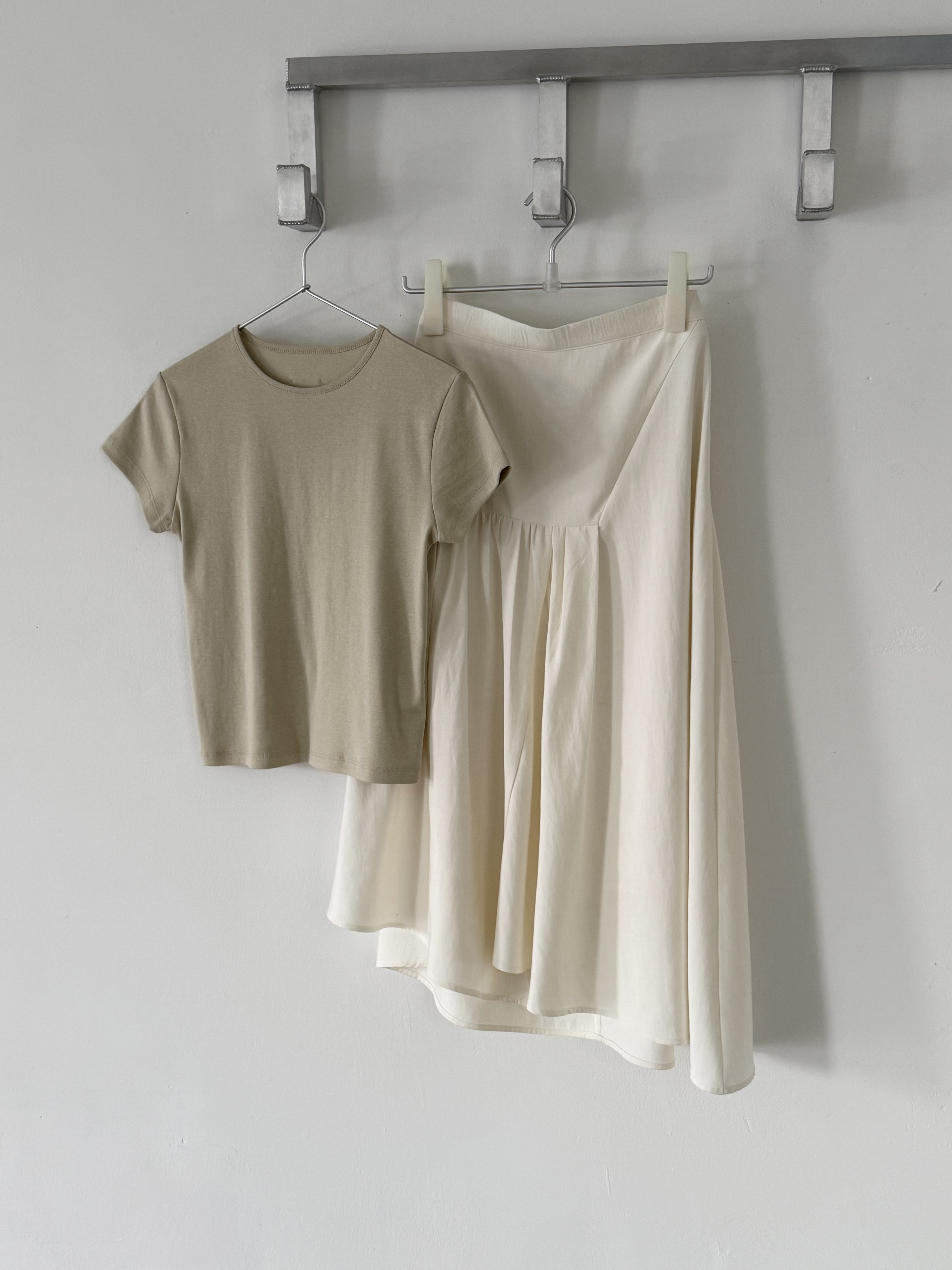 バックゴムロングアンバランスギャザーフレア無地スカート | 詳細画像32