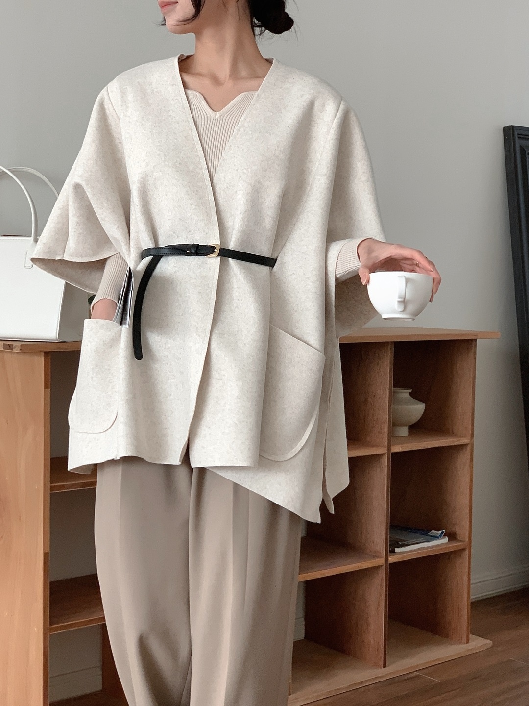 Vネックフレンチスリーブオーバーサイズミディアウトポケットショールカラー無地ジャケットベストベルト付 | 詳細画像4