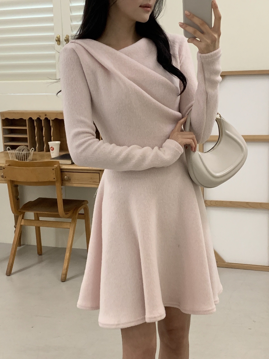 アンバランスネックラインカシュクール長袖フレアAラインミニ無地ワンピース | 詳細画像4