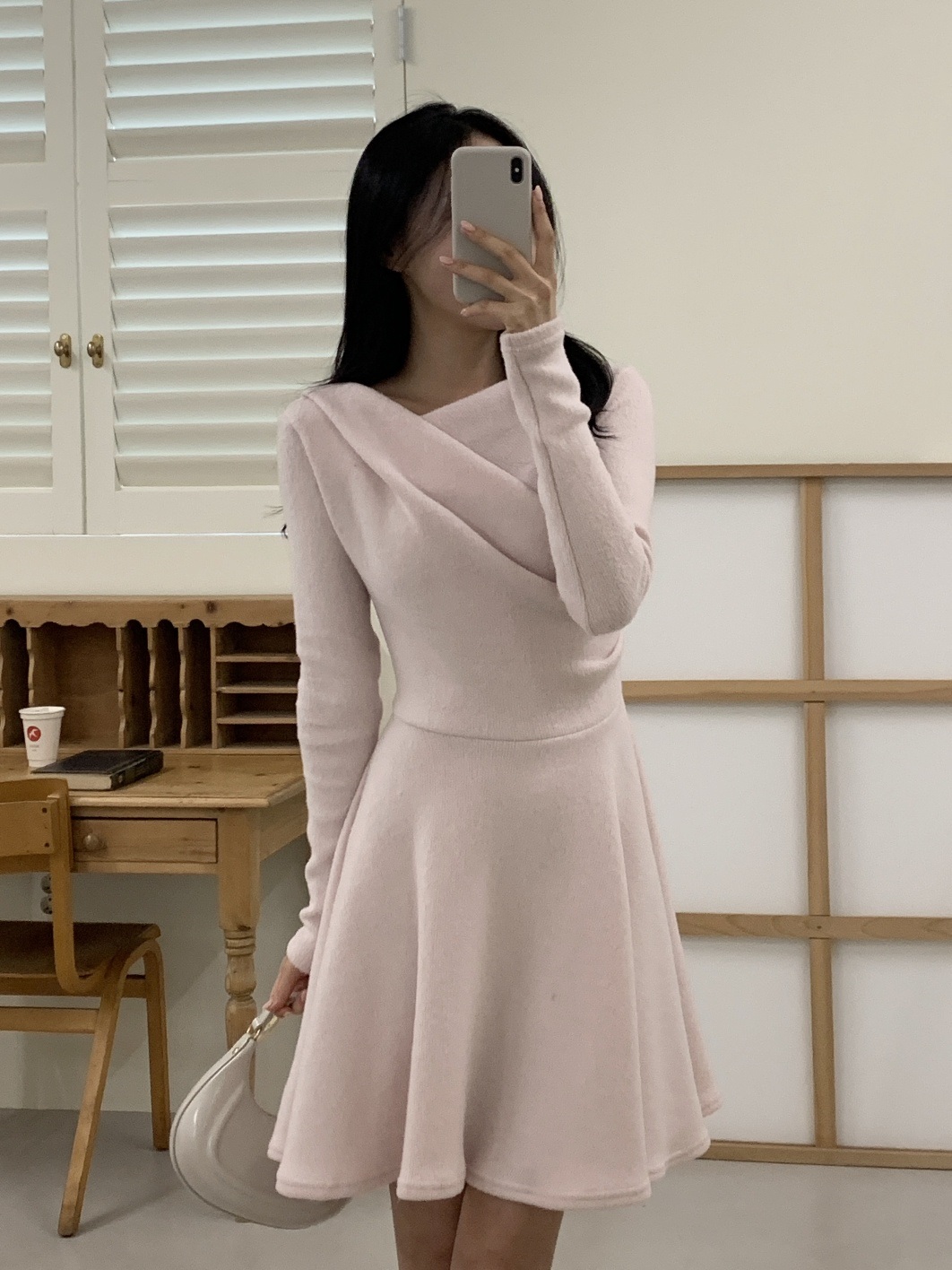 アンバランスネックラインカシュクール長袖フレアAラインミニ無地ワンピース | 詳細画像5