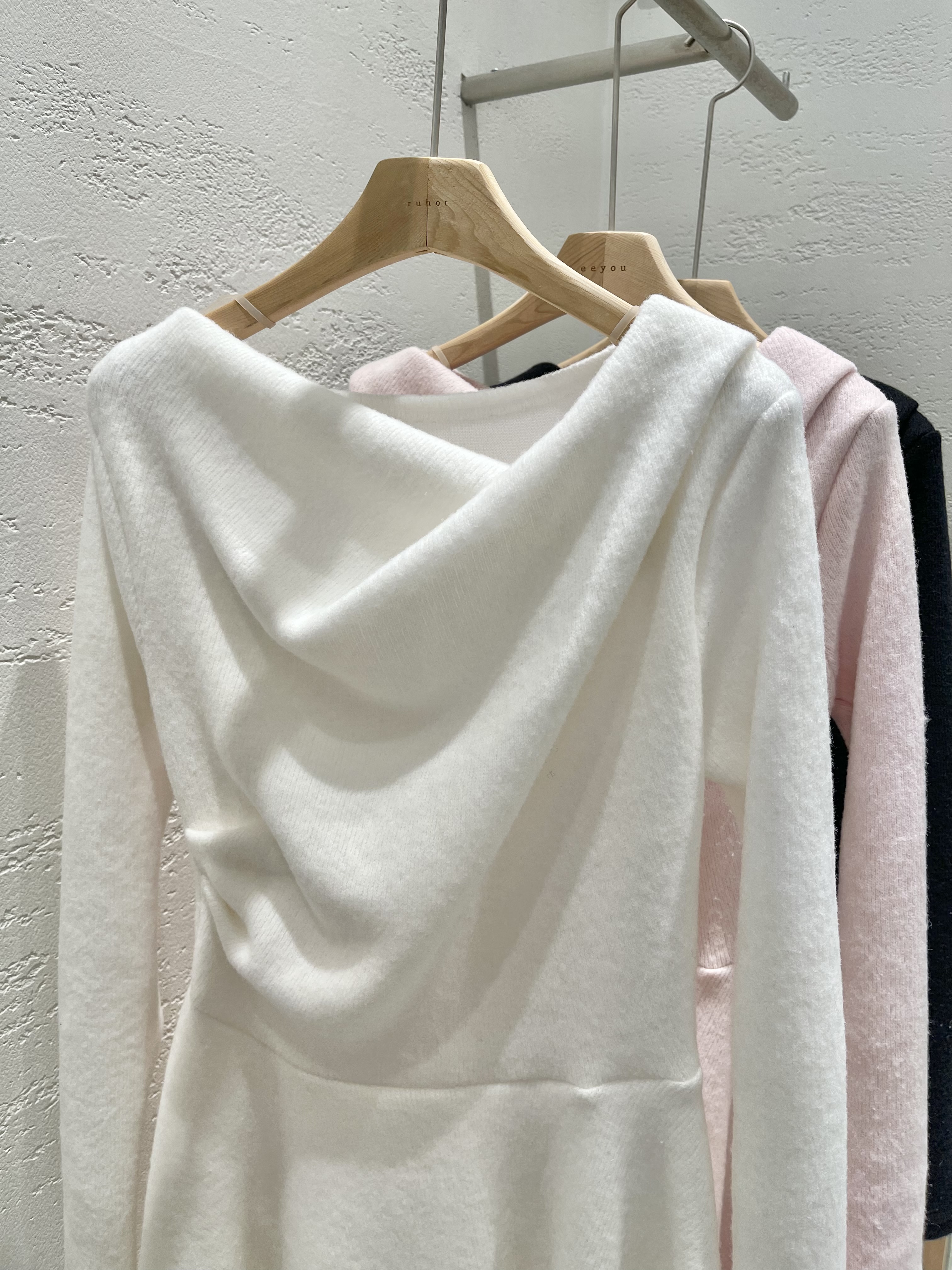 アンバランスネックラインカシュクール長袖フレアAラインミニ無地ワンピース | 詳細画像22