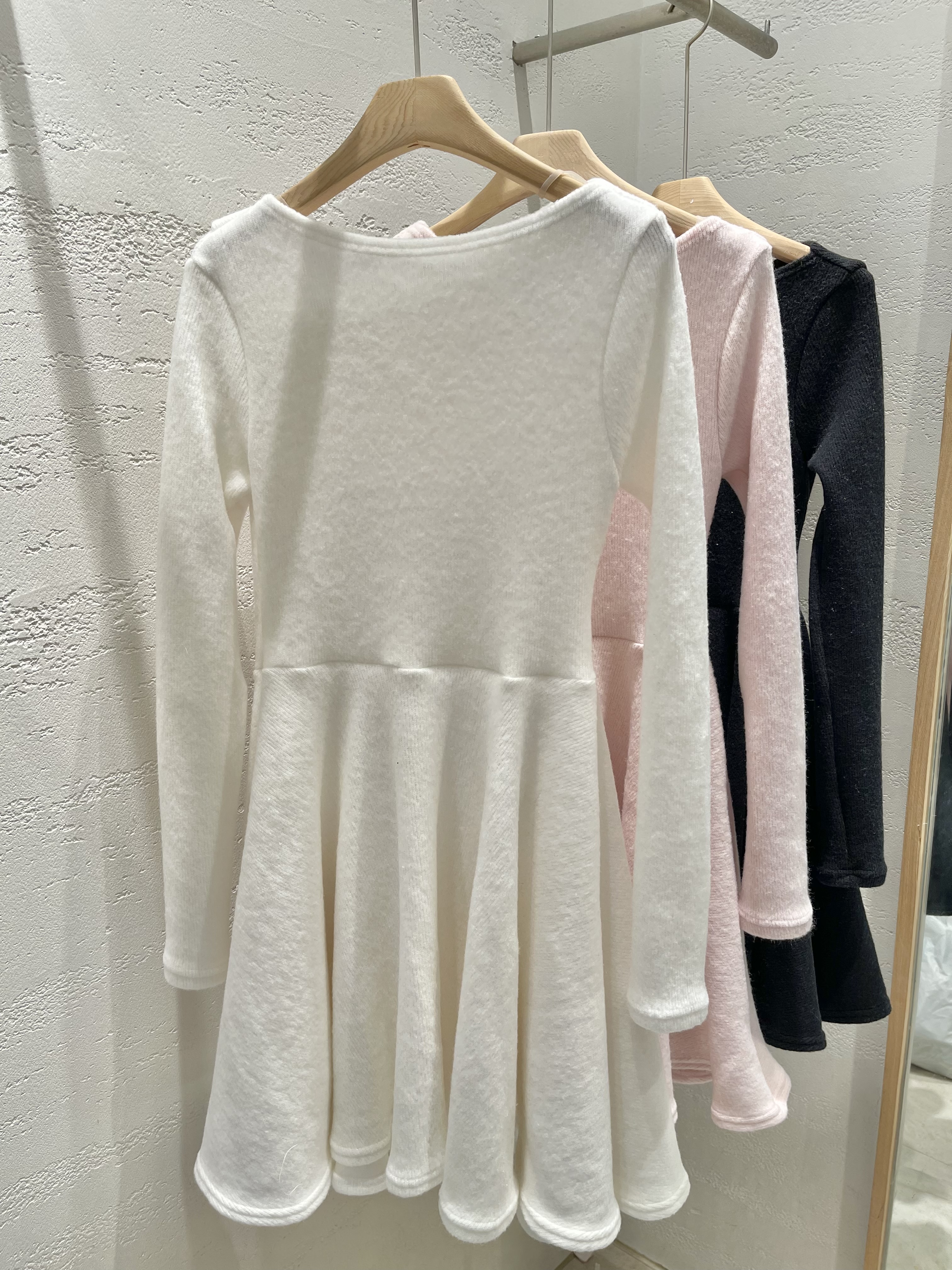 アンバランスネックラインカシュクール長袖フレアAラインミニ無地ワンピース | 詳細画像23