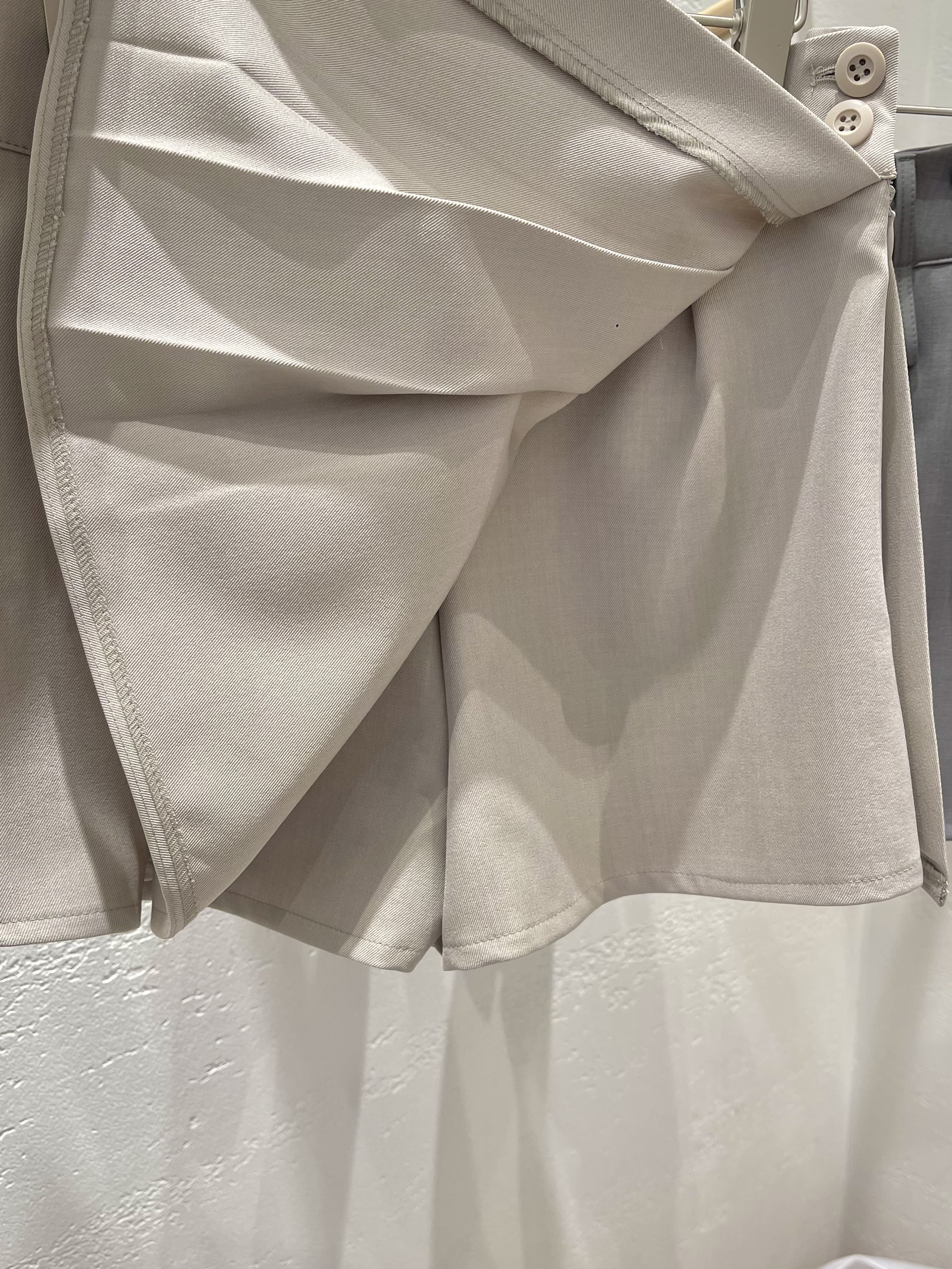 スリットピンタックAラインミニループダブルボタン無地スカートパンツ | 詳細画像25