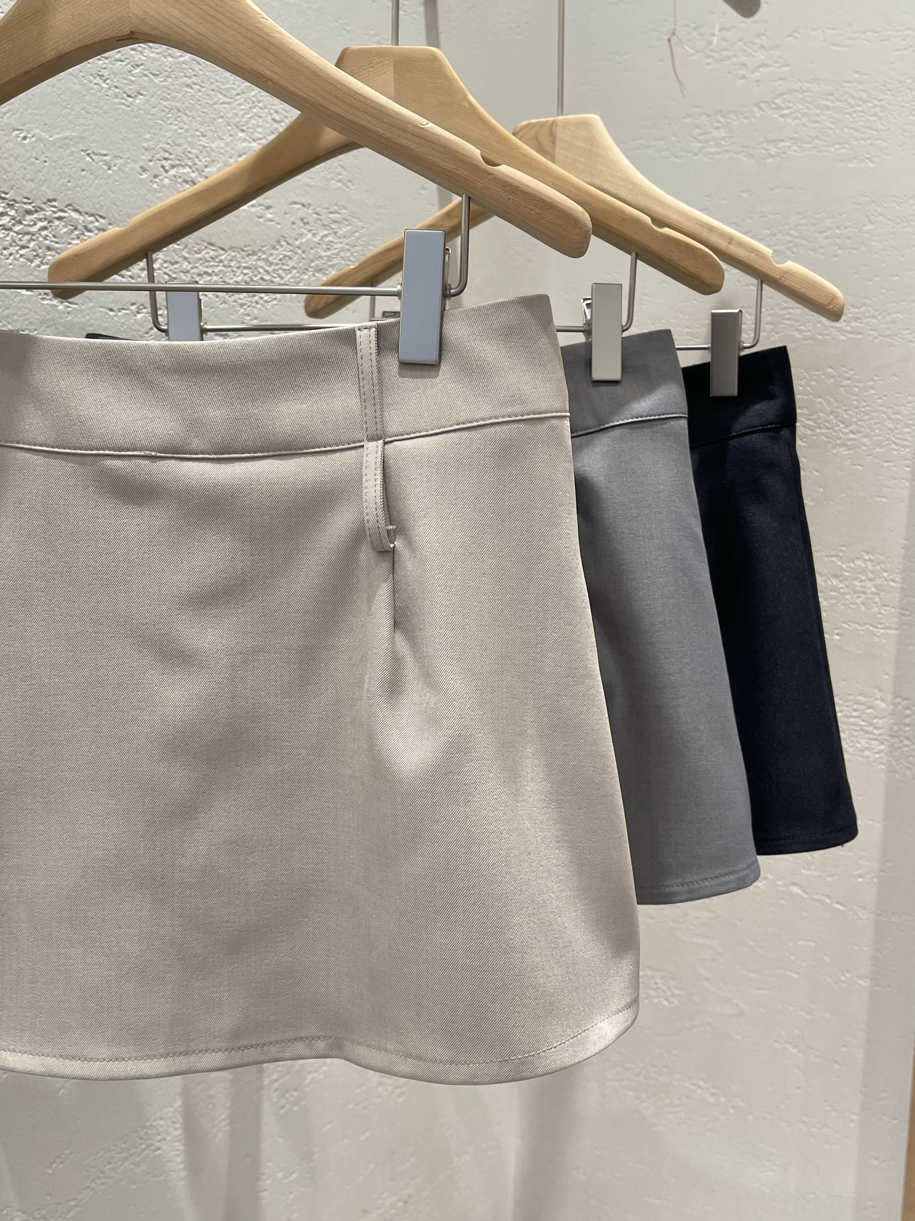 スリットピンタックAラインミニループダブルボタン無地スカートパンツ | 詳細画像24