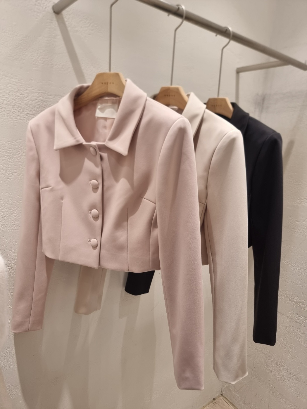 ボタンカラー肩パッドクロップド長袖無地ジャケットスカーフ付 | 詳細画像20