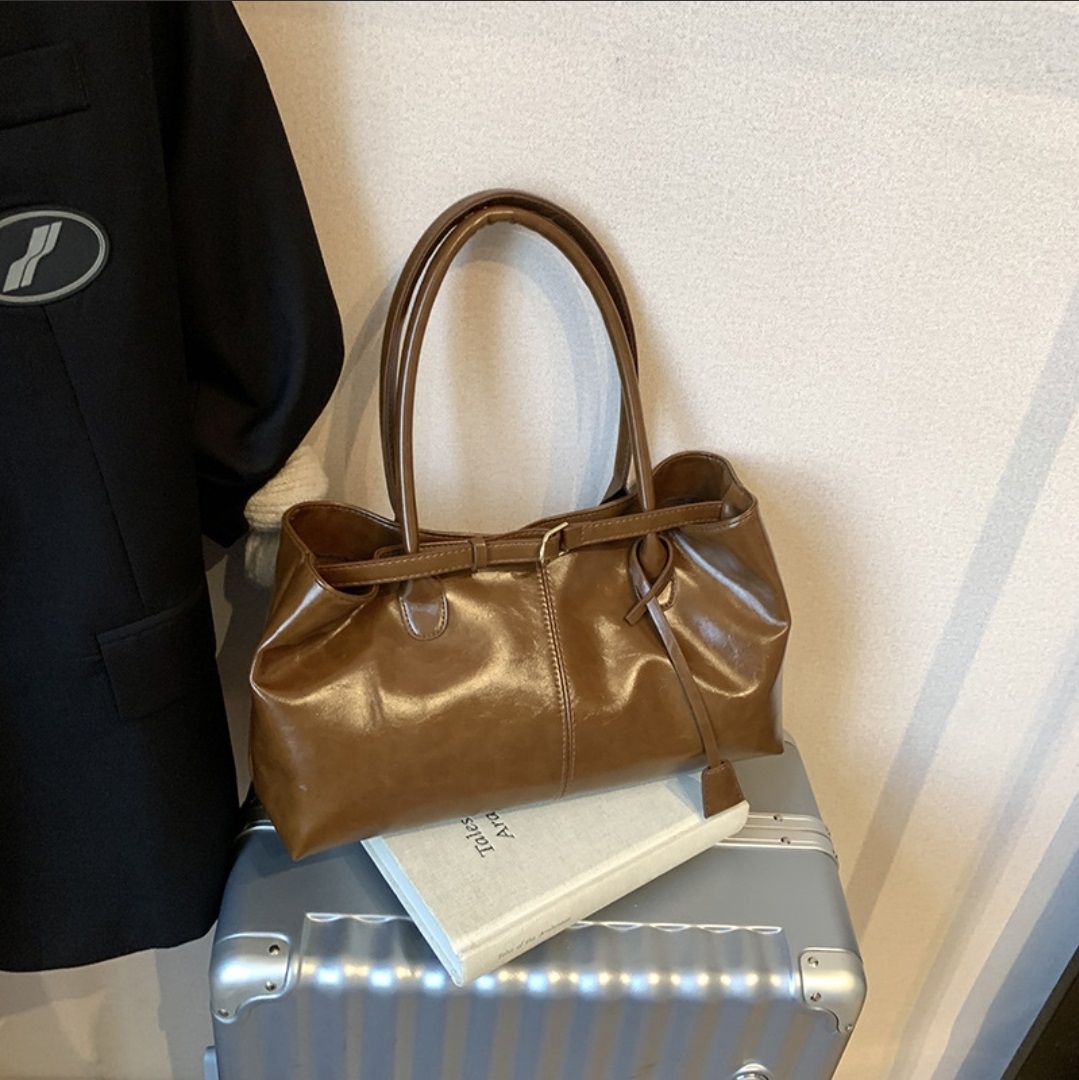 レザー調ドローストリングマグネットボタントートバッグ | 詳細画像10