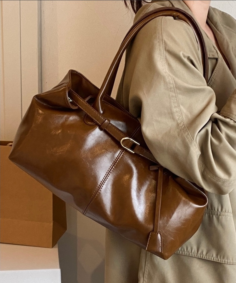 レザー調ドローストリングマグネットボタントートバッグ | 詳細画像2