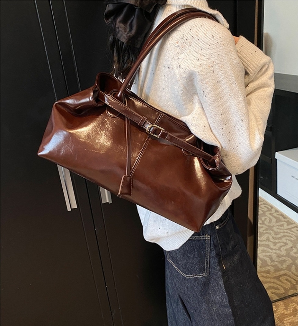 レザー調ドローストリングマグネットボタントートバッグ | 詳細画像3