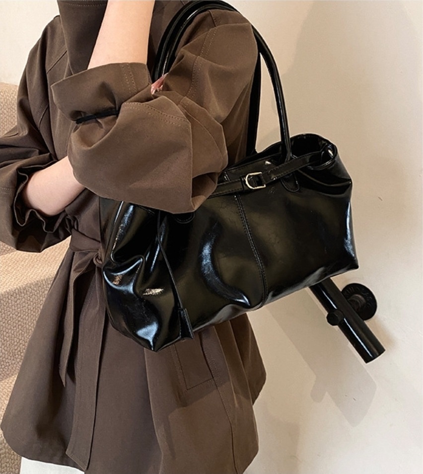 レザー調ドローストリングマグネットボタントートバッグ | 詳細画像5