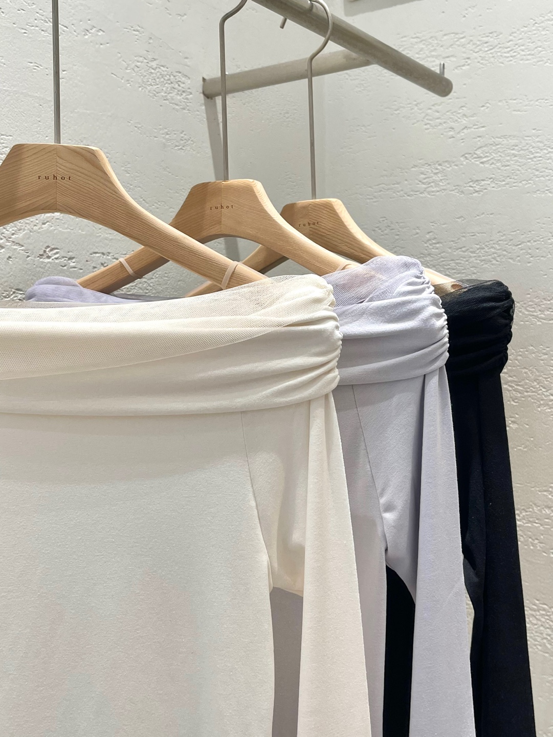 シフォンコンビオフショルダースリム長袖ギャザー無地Tシャツ | 詳細画像22