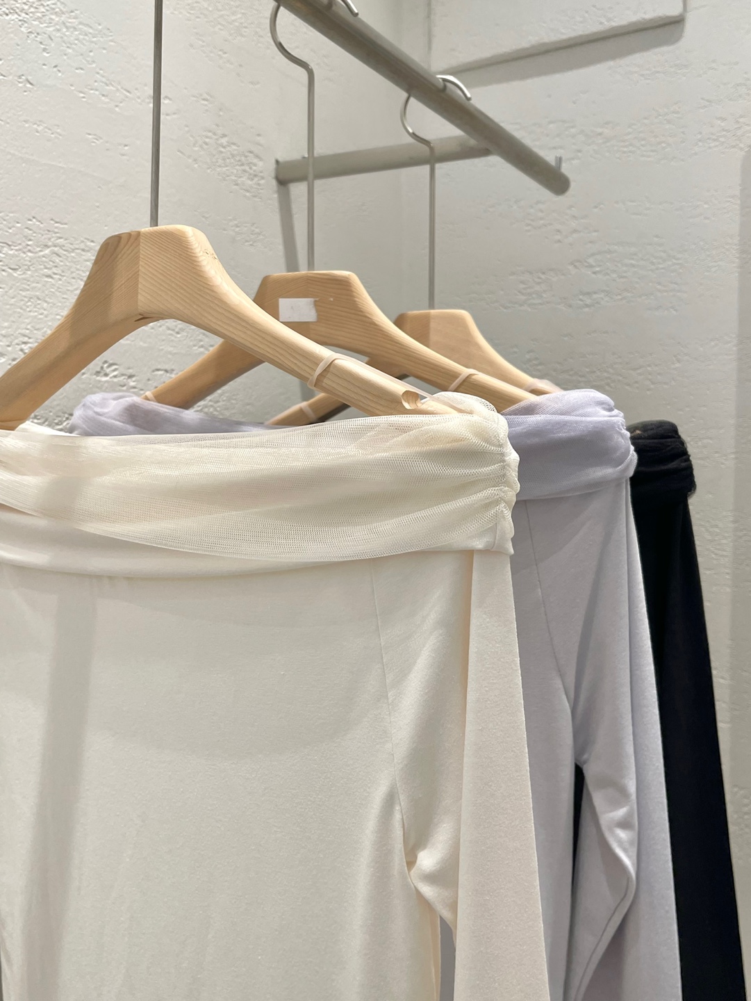 シフォンコンビオフショルダースリム長袖ギャザー無地Tシャツ | 詳細画像24