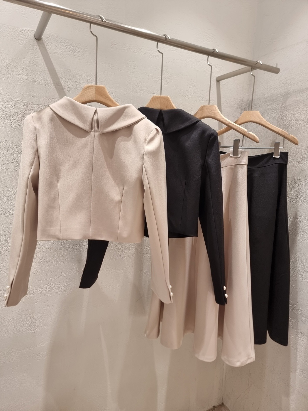 カラー肩パッドラインパフスリーブクロップドロングルーズ長袖ビジューボタンフレアAラインボタンスリーブ無地ツーピース(トップス、ボトムス)スカートジャケット | 詳細画像22