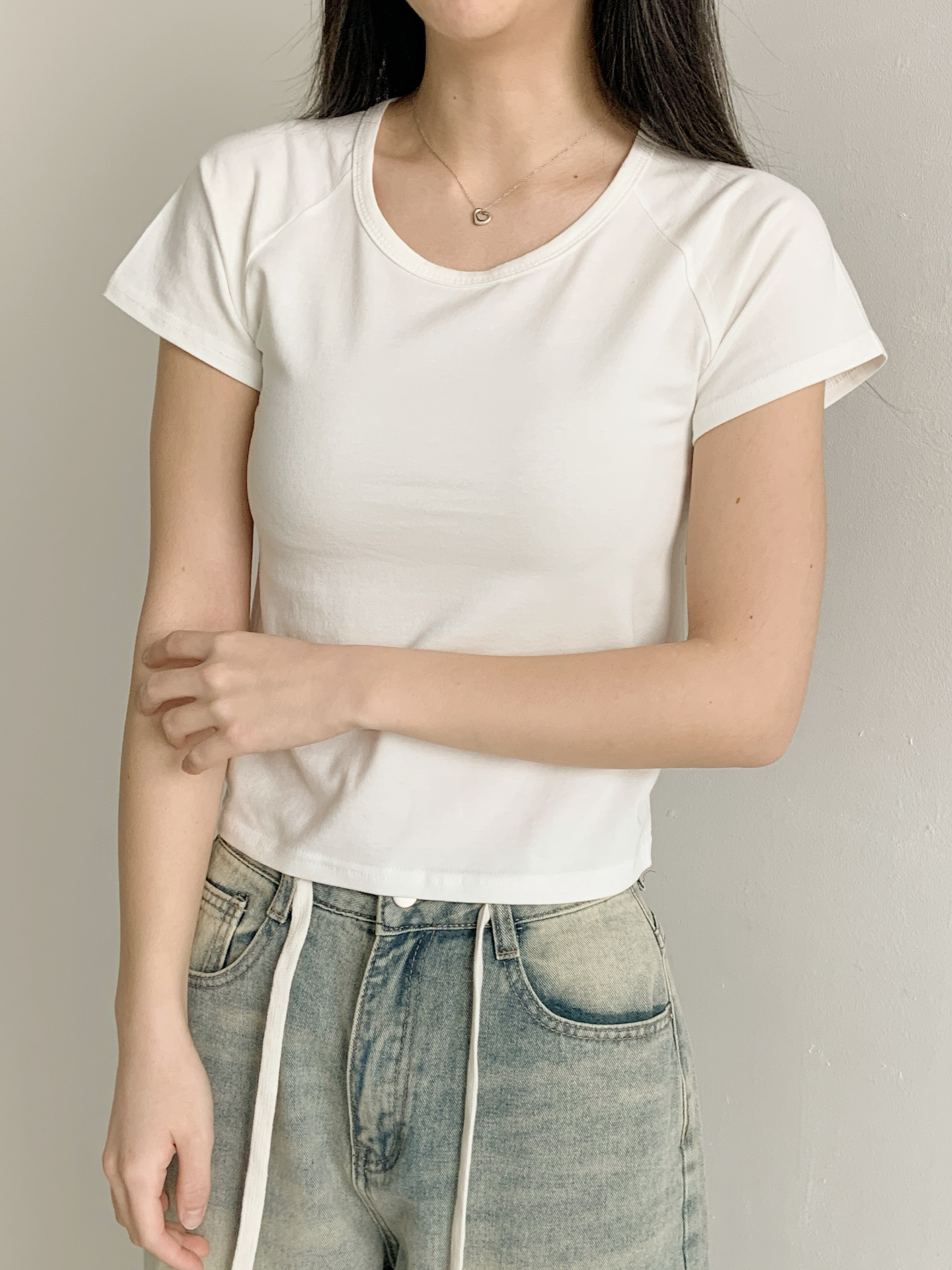 ラウンドネックラグラン半袖セミクロップド無地Tシャツ | 詳細画像16